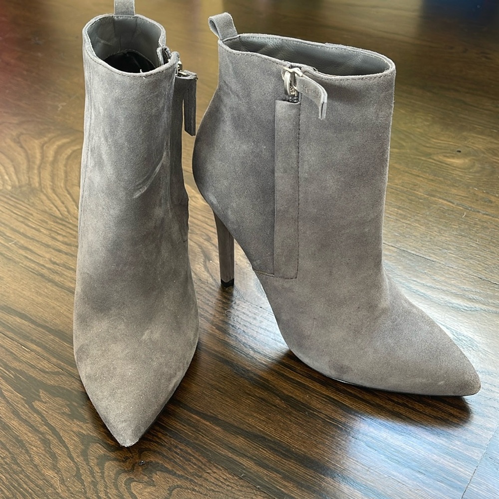Pour la Victoire grey suede booties